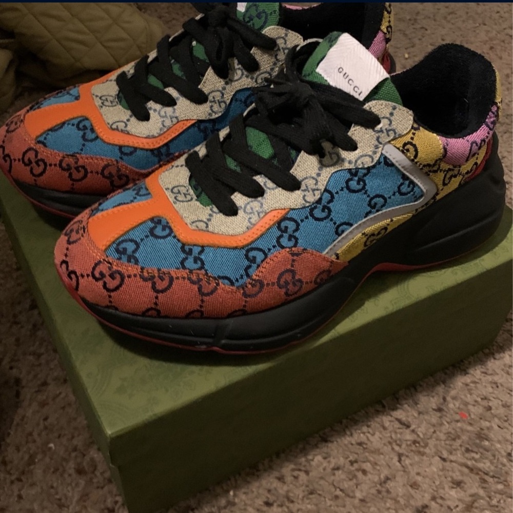 I’m selling my Gucci Sneakers